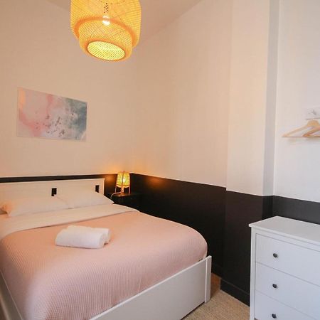 2-Bedroom Flat + Private Car Park. 里尔 外观 照片