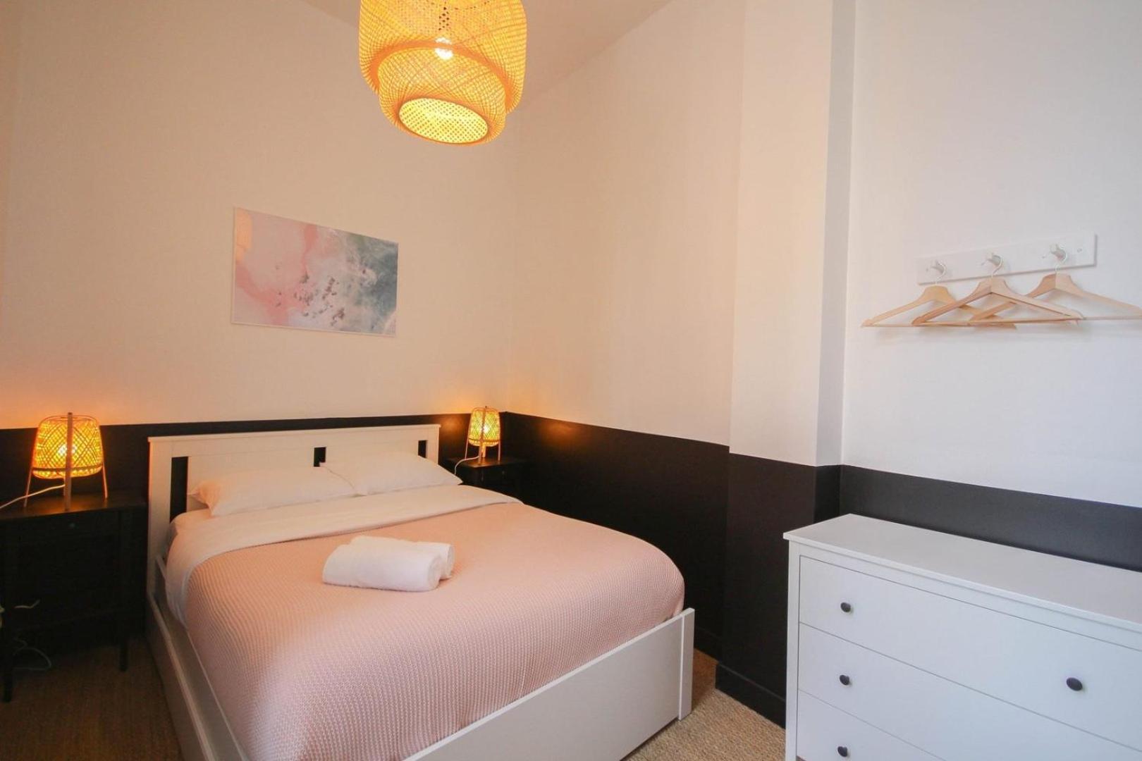 2-Bedroom Flat + Private Car Park. 里尔 外观 照片