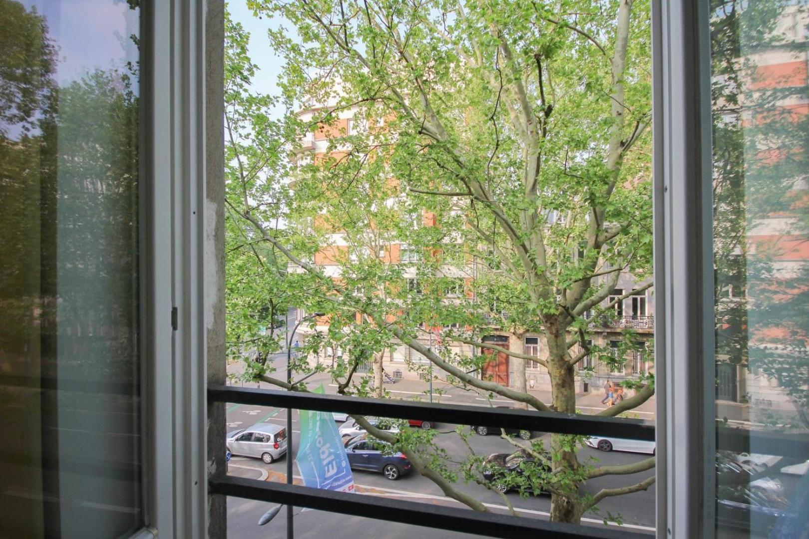 2-Bedroom Flat + Private Car Park. 里尔 外观 照片